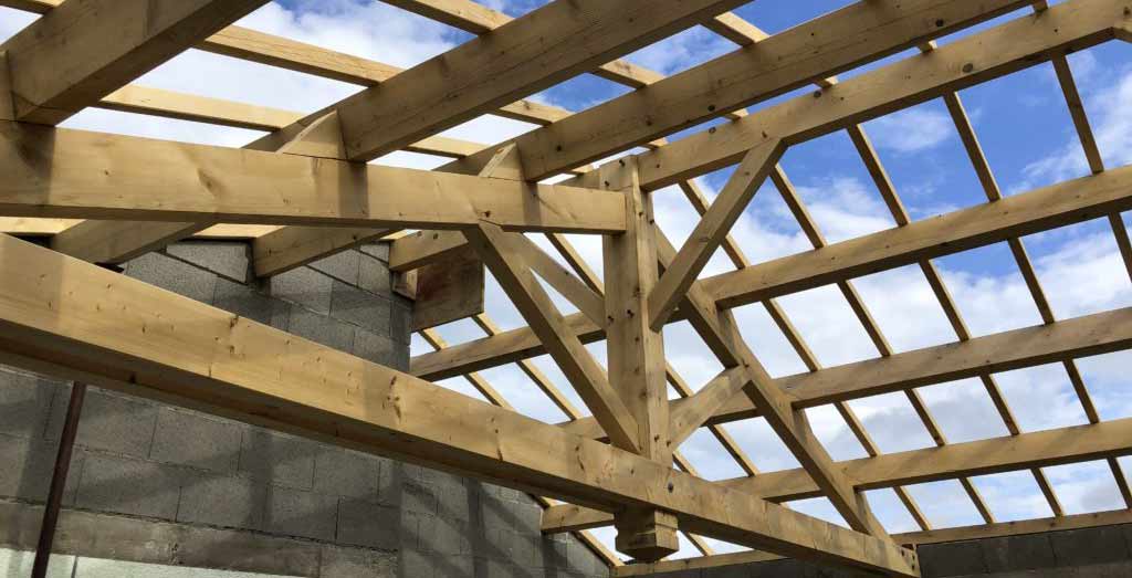 Charpente de tous styles : traditionnelle, à fermettes … du massif au lamellé-collé.. - Ets GHECHAM COUVREUR : charpentier dans la Sarthe 72 . Intervention sur Le Mans, Évron ... toute la Sarthe (72)