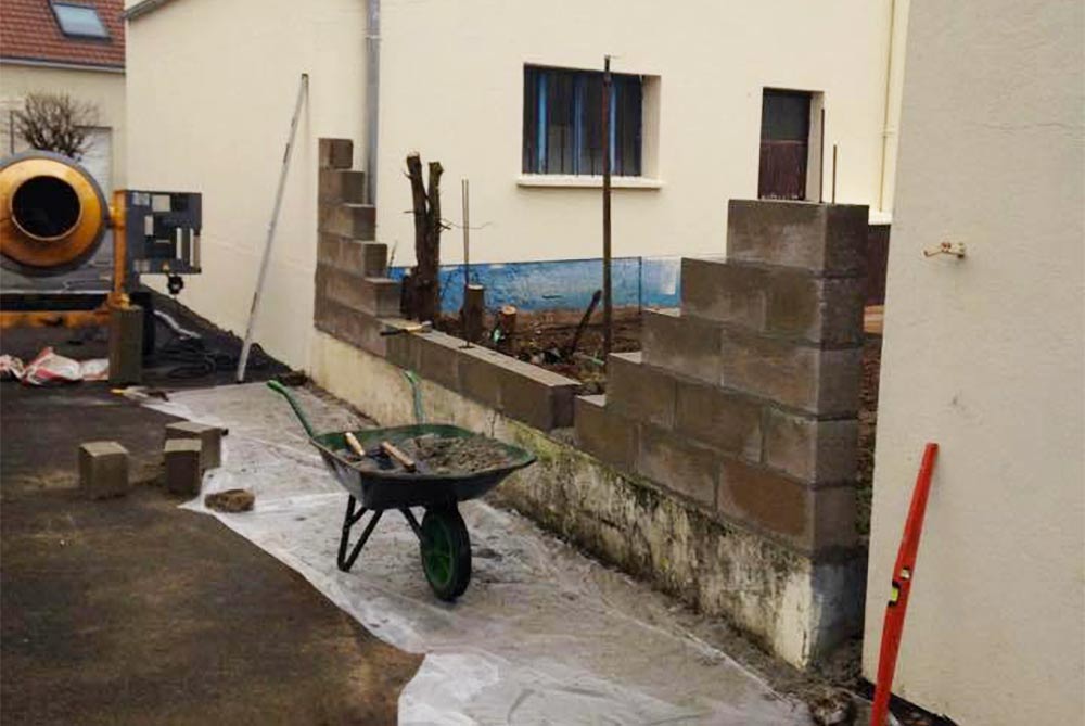 Ets GHECHAM COUVREUR : Charpente toiture façade : Sarthe 72 : travaux de Couverture, charpente, demoussage et peinture hydrofuge toit, étanchéité et isolation combles, ravalement façade, bardage, maçonnerie. Le Mans, Évron..