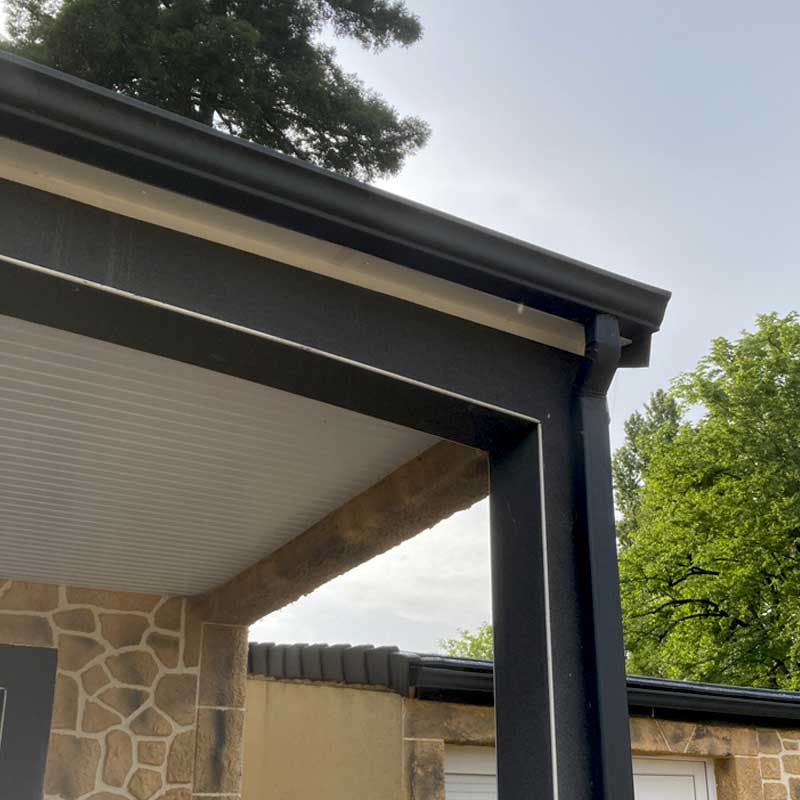 zinguerie - Ets GHECHAM COUVREUR votre artisan zingueur . Zinguerie : zing, gouttières, noue, chéneaux, terrasson, rives, entourage de cheminées, de fenêtres de toit… sur le Mans, Évron …Sarthe (72)